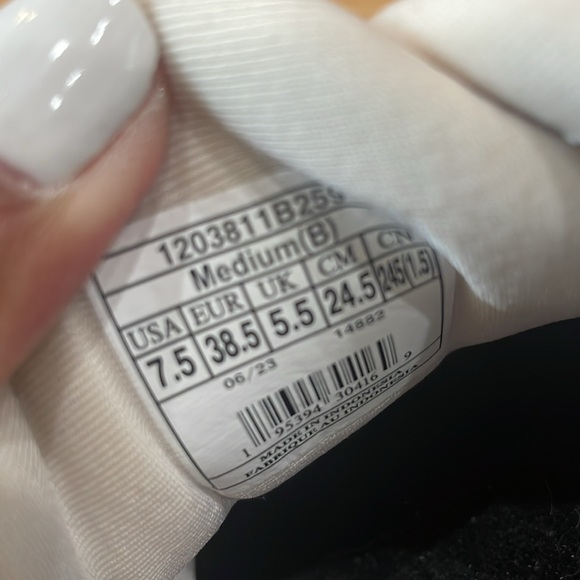 Brooks adrenaline GTS 23 running shoes Crystal grey villa white sz 7.5 - Picture 9 of 10